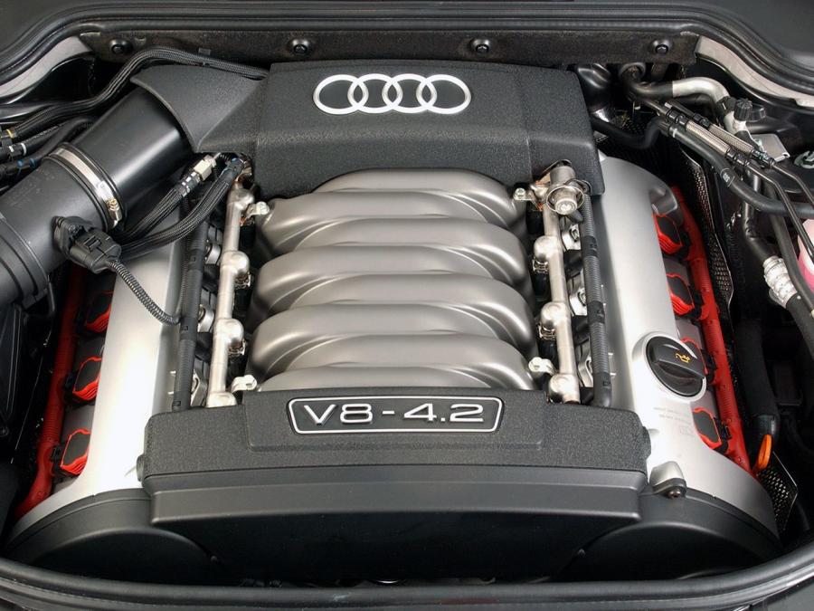 Моторный отсек Audi A8 4.2 Quattro (D3) 2003 года  (ZA) (фото 4 из 13)